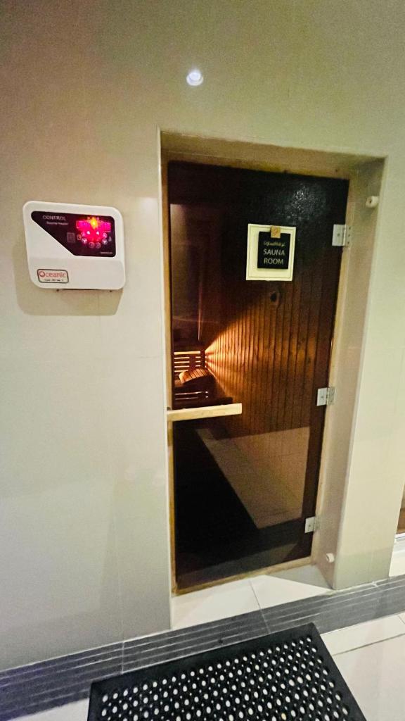 Walking distance to dubai mall Burj Khalifa view and fountain view 3BR photo 1