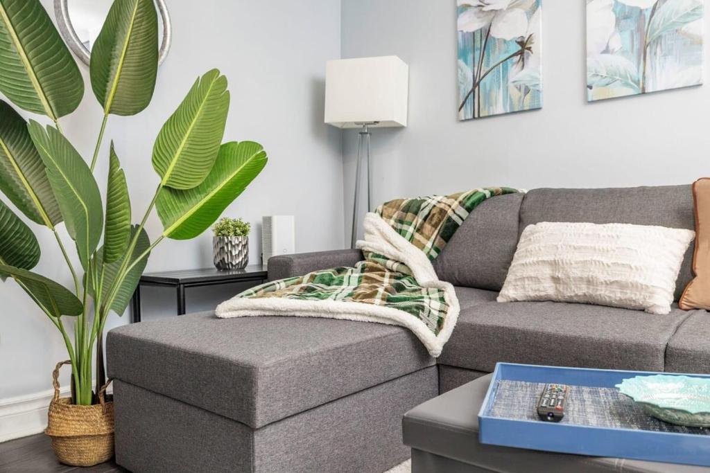 Pet-Friendly Home Near Chinatown and Little Italy photo 2