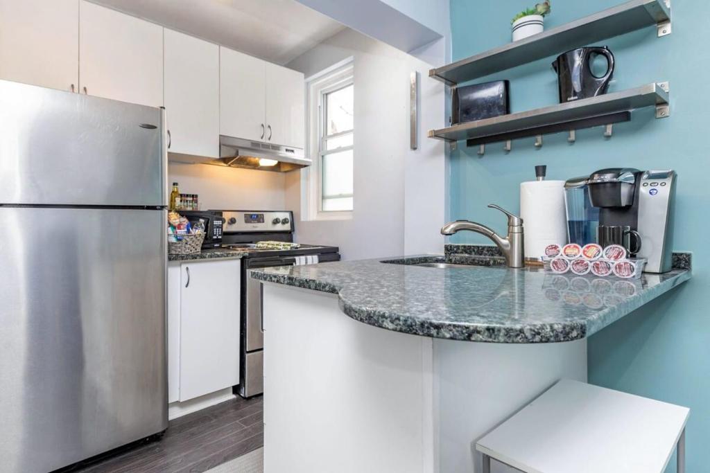 Pet-Friendly Home Near Chinatown and Little Italy photo 4