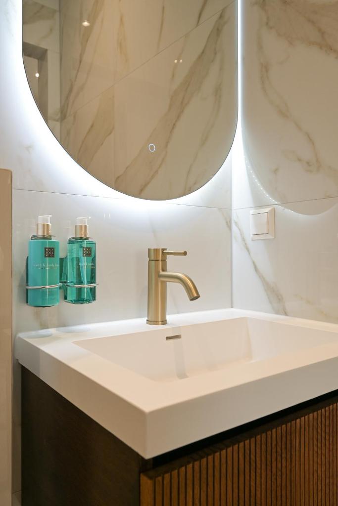 Novallure Downtown - Short Stay Apartments photo 3