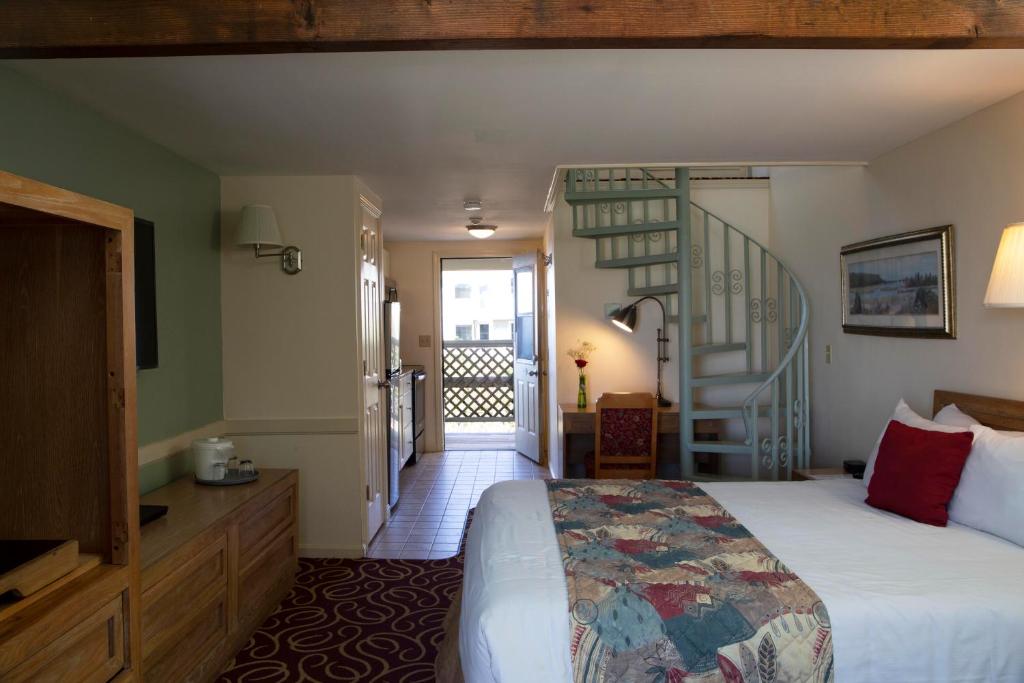 The Corsair & Cross Rip Oceanfront photo 3