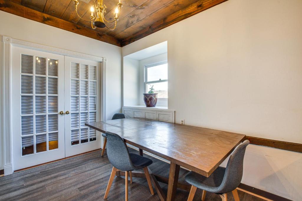 Historic Wheeling Condo with Fireplace Near Museums! photo 4