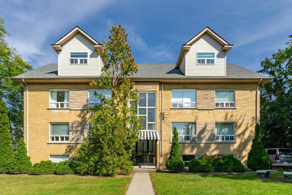 Private 2bdrm unit with ensuite Laundry - U5A photo 1
