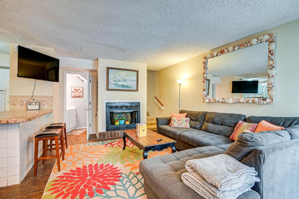 Bohemian Beach Retreat - 2 Blocks to Ocean!