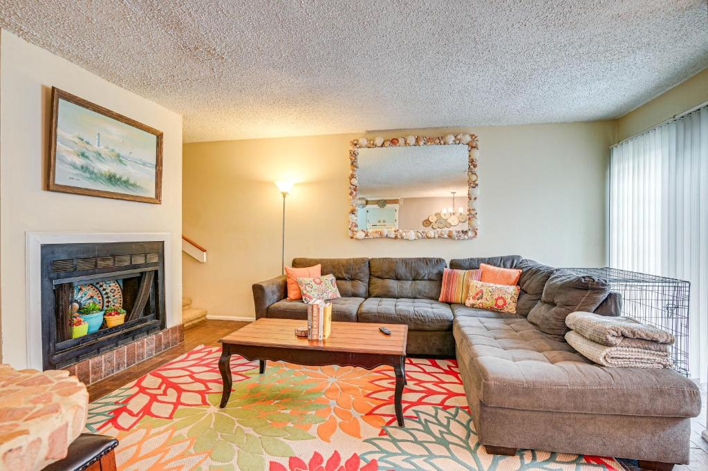 Bohemian Beach Retreat - 2 Blocks to Ocean! photo 3