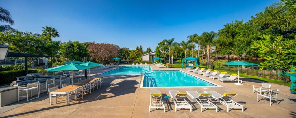Oceanside Beach style King & 2 queen beds photo 3