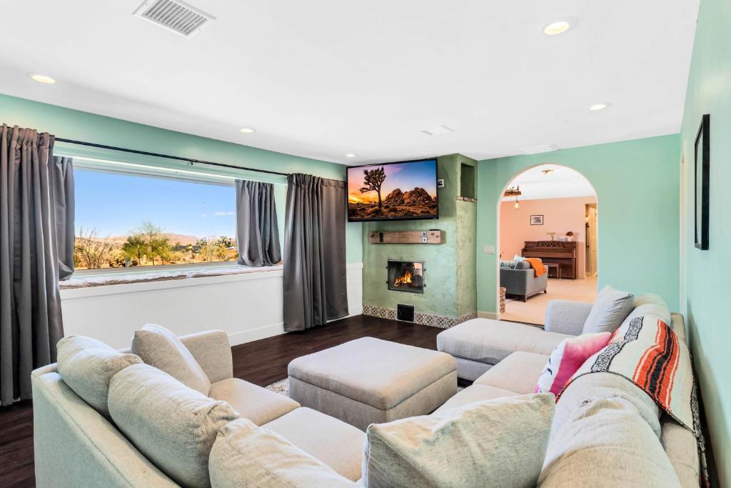 Shimmering Desert Gem - A Ryson Property photo 3