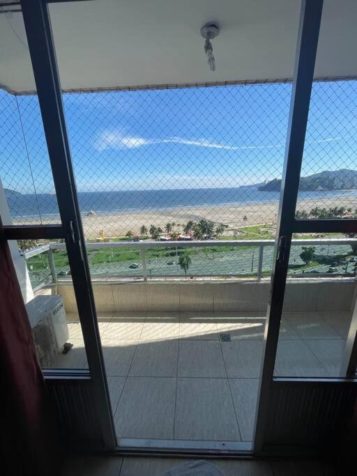 Apartamento com pé na areia