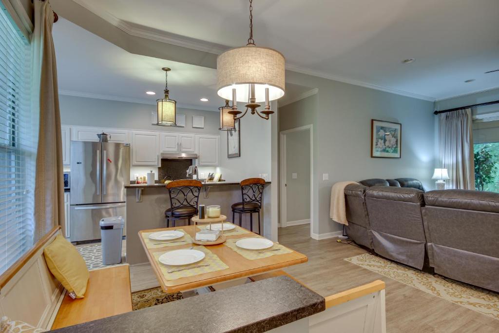 Lakefront McCormick Townhome with Gas Grill! photo 3