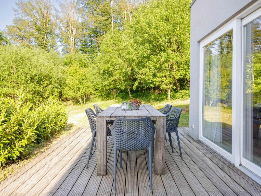 Luxurious bungalow in Waxweiler in the Eifel photo 3