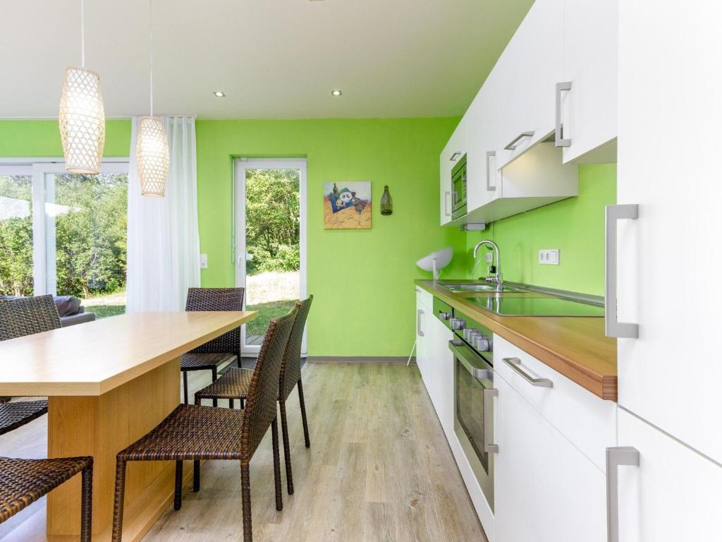 Luxurious bungalow in Waxweiler in the Eifel photo 2