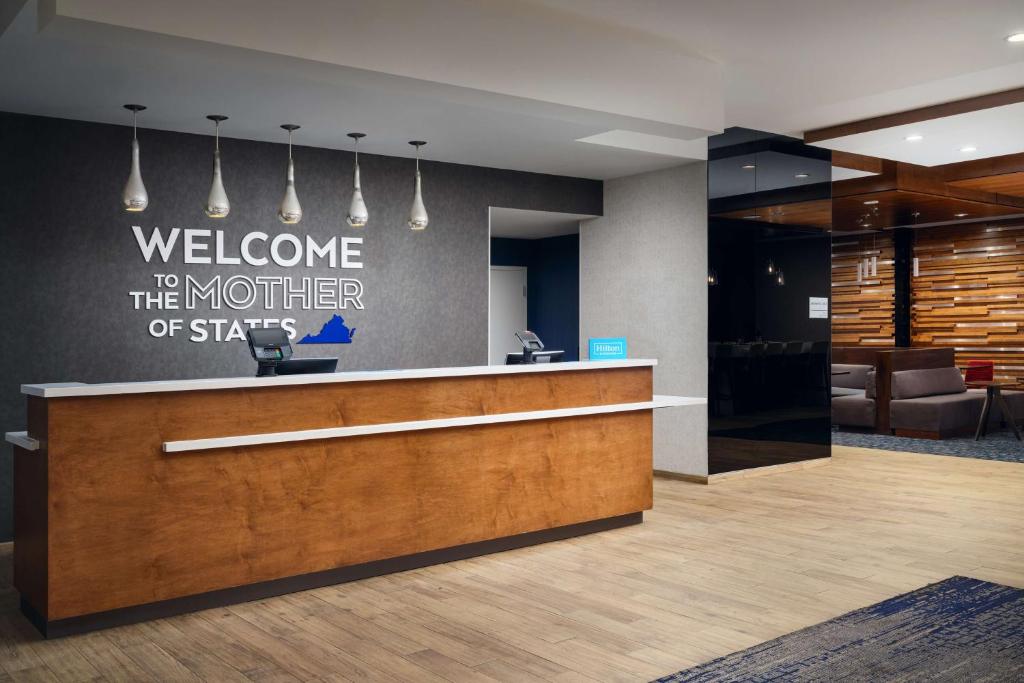 Hampton Inn & Suites - Richmond - Downtown, VA photo 2