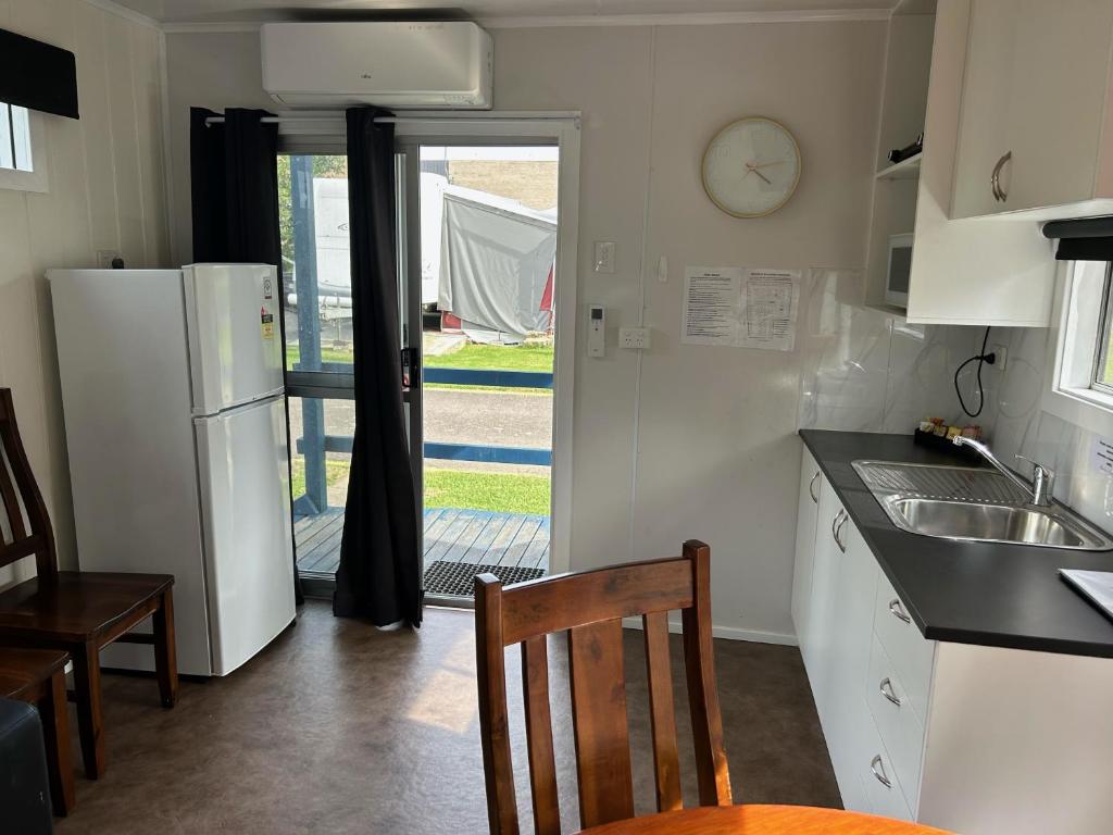 Batemans Bay Holiday Park & Hostel - Tap to explore photos