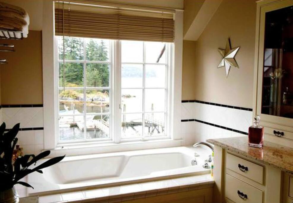 Arrive @ Deep Cove Waterfront Home photo 3