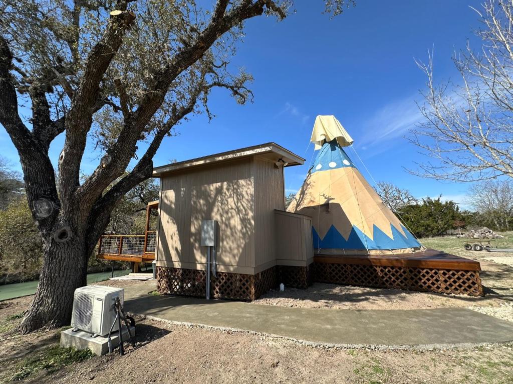 Bandera Stronghold - Cochise Tipi photo 1