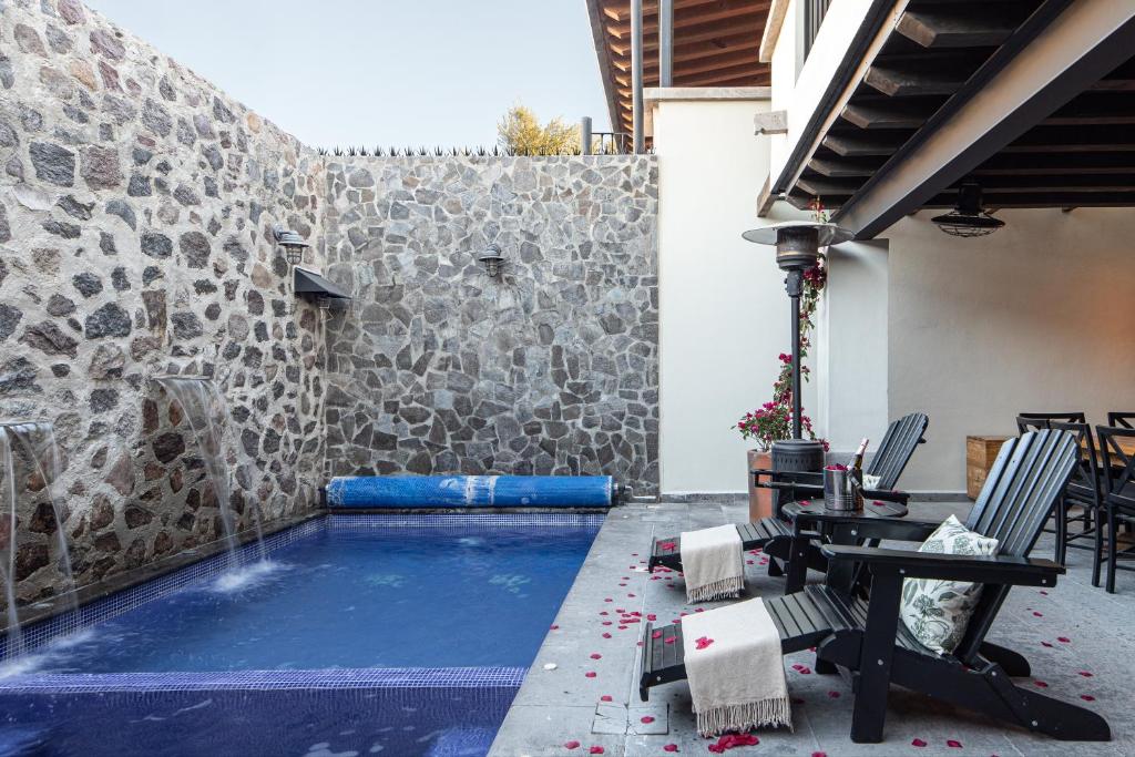 Private Jacuzzi & Pool, Elegant La Escondida 5BR photo 4