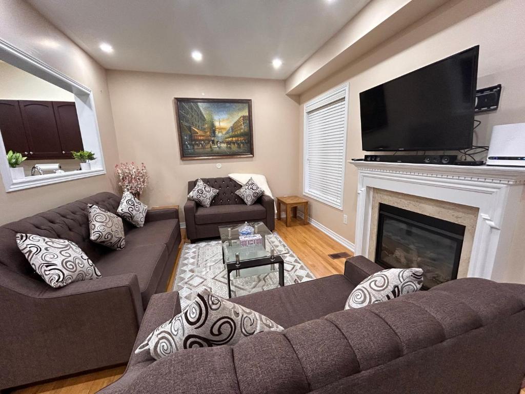 Avid vacation palace in Castlemore , Brampton photo 2