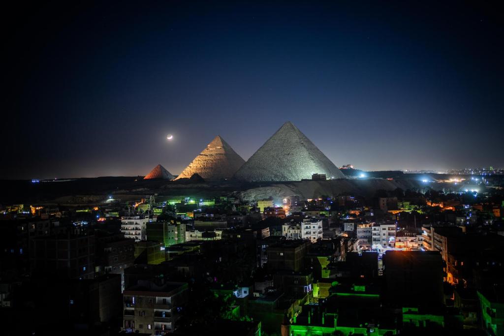 Oscar pyramids view photo 1