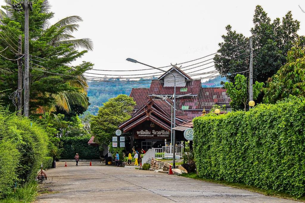 Phornpailin Riverside Resort photo 2