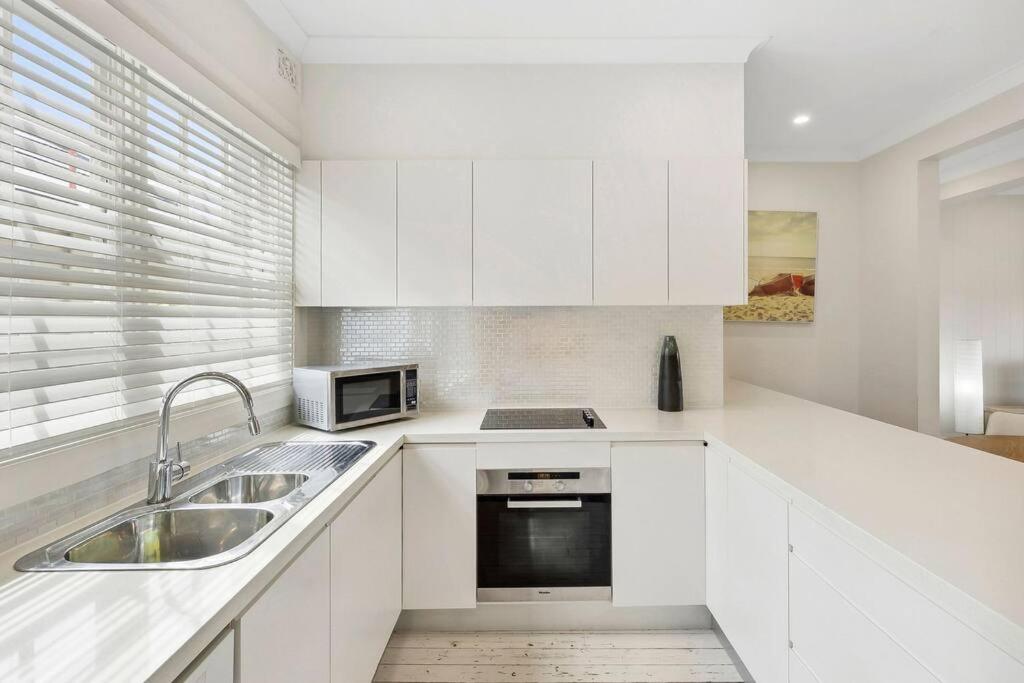 Balmoral Daydream - Less than 100m to beach photo 2