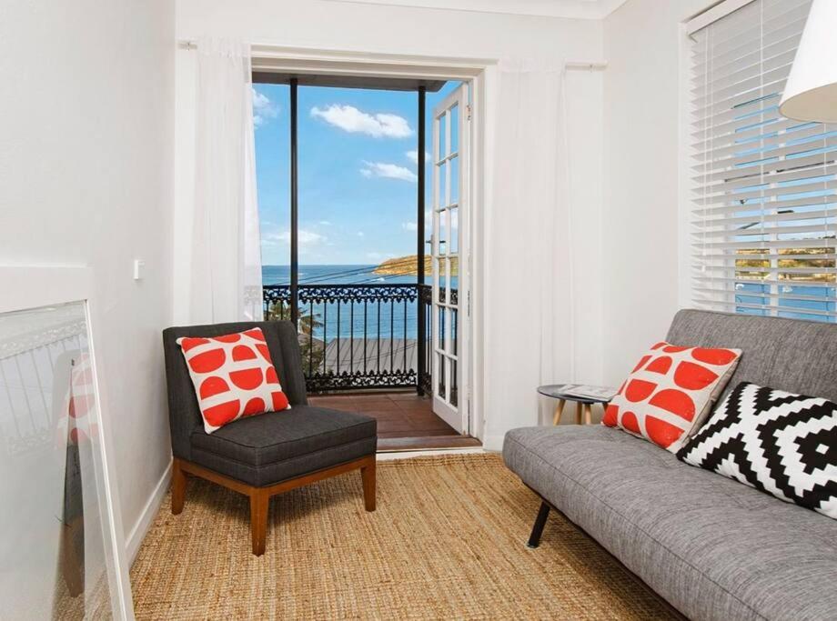 Balmoral Daydream - Less than 100m to beach photo 3