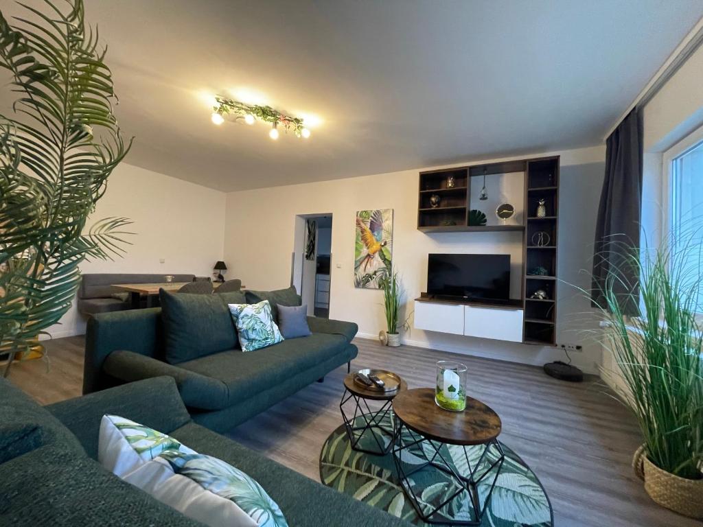 Zuarin Schlossblick - Ganzes Apartment direkt am Schlossgarten von Schwerin mit Dschungel-Feeling - Ladestation für E-Autos