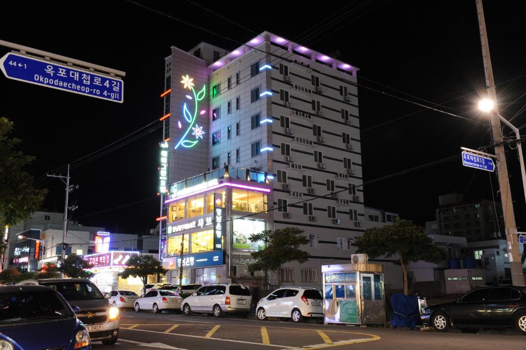 Evergreen motel