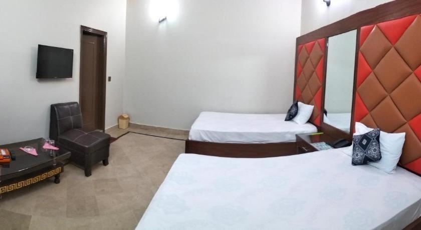 SUBHAN PALACE Near Lasania Restaurant & Millennium Mall photo 1