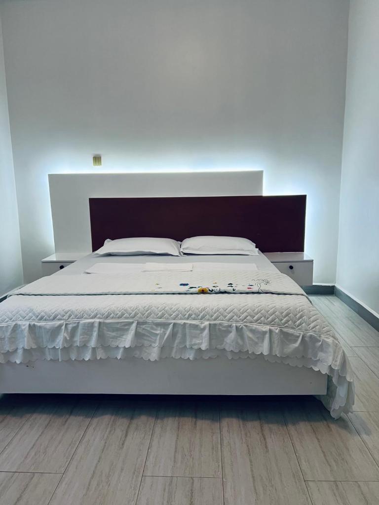 Entire Furnished Apartment Unit in Kira photo 2