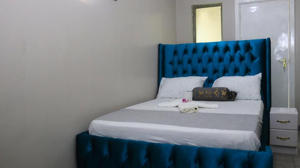 DefiniteHomes - Fully furnished studio with a rooftop restaurant near JKIA Airport, Downtown Nairobi photo 2
