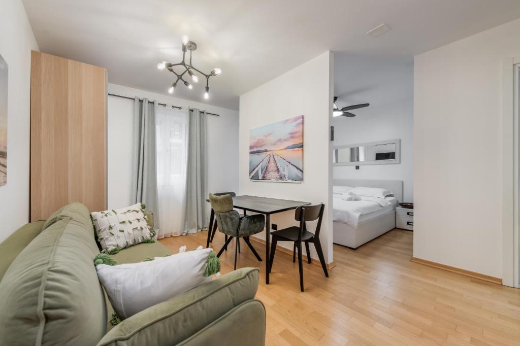 385 Luxury Suites