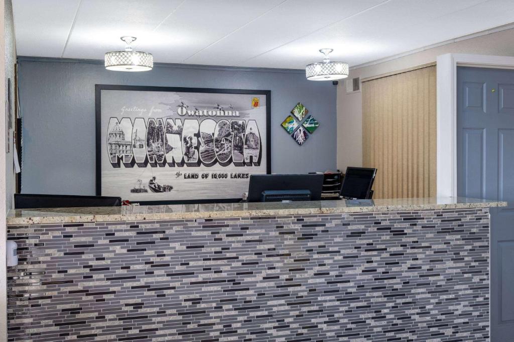 Super 8 by Wyndham Owatonna photo 4