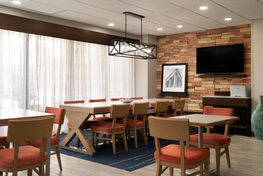 Hampton Inn Fairfax City photo 2