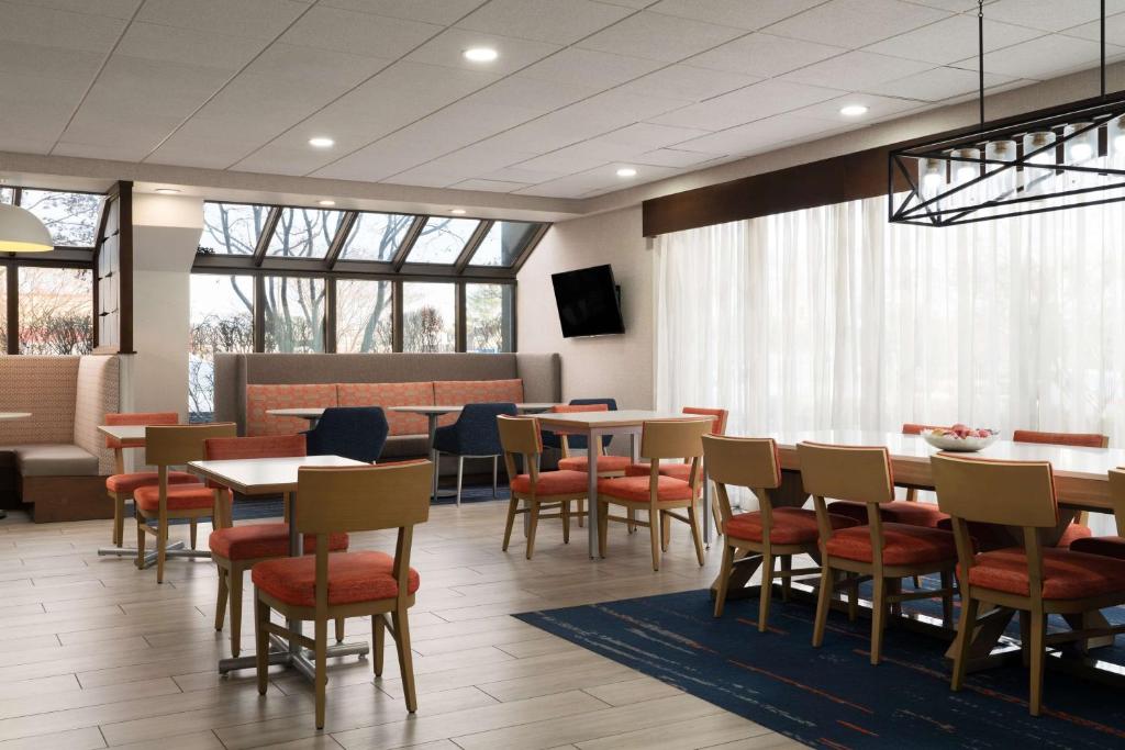 Hampton Inn Fairfax City photo 3