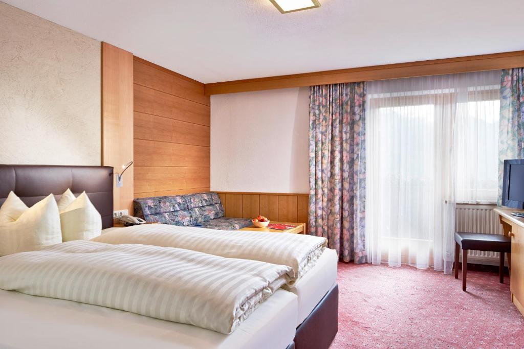 Hotel Tirol Fiss photo 2