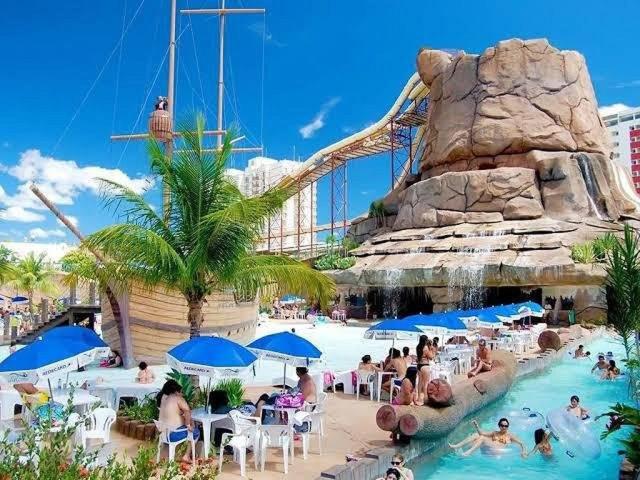 Piazza Diroma com Acqua Park Splash Vulcão