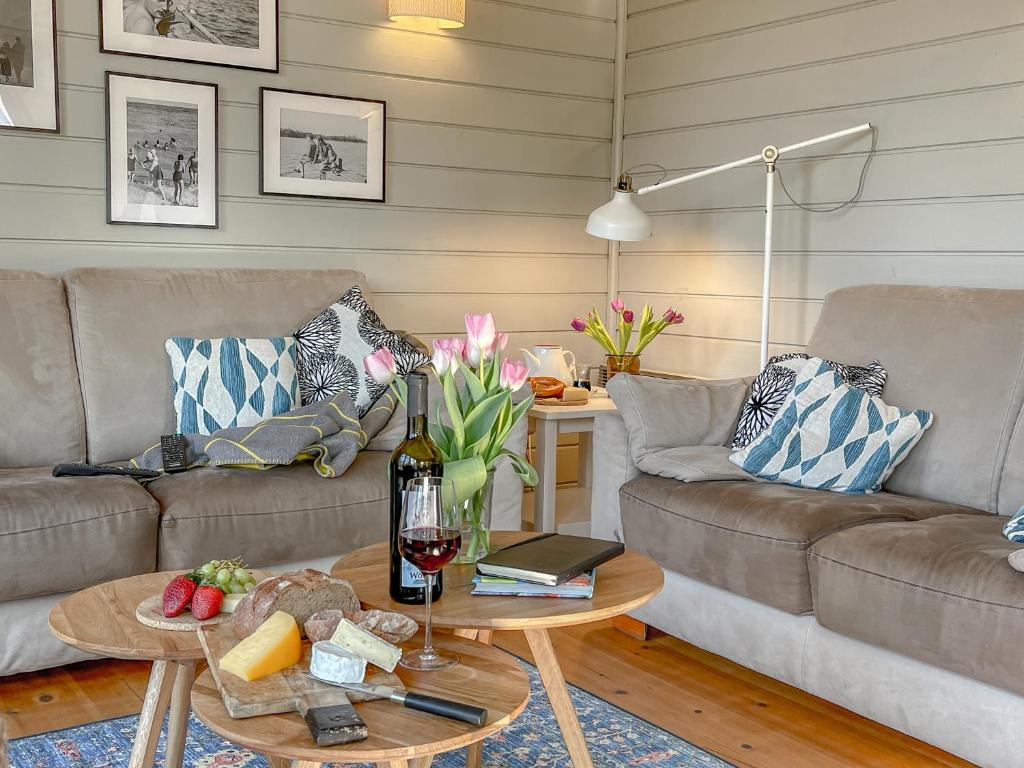 traumHaff Lotsen Romantik-Ostsee mit Kamin, privates NORDICSPA und Boot photo 2