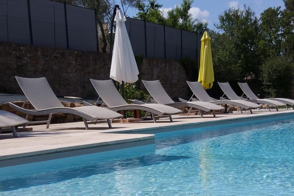 Villa grande piscine 5000m² 5 chambres, paisible nature