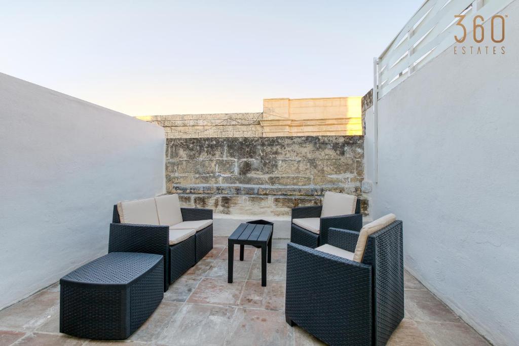 Authentic & Spacious 3BR home with Private Terrace by 360 Estates photo 1
