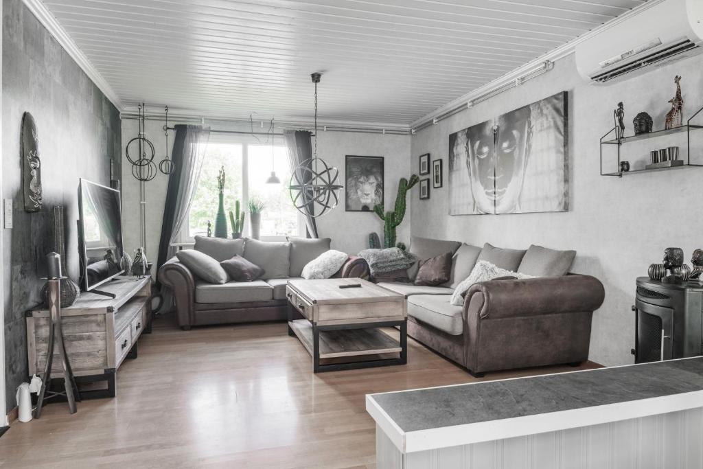 Homely & cozy house near wind farm photo 2