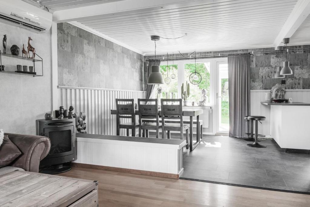 Homely & cozy house near wind farm photo 4