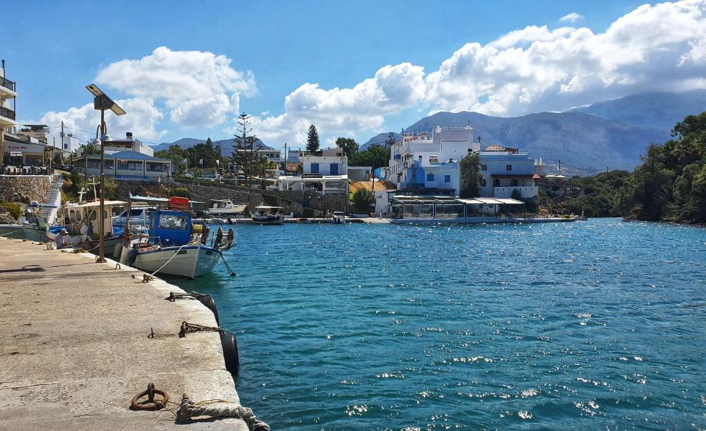 my home in crete photo 2