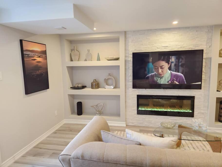 Stylish Retreat in North Oshawa photo 2