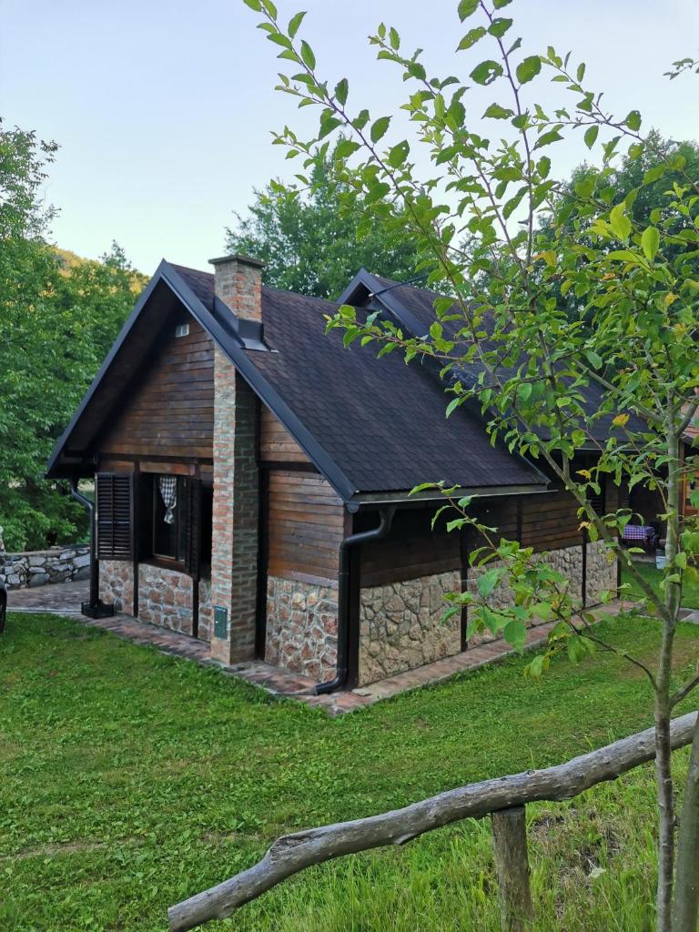 Vikendica na Drini DRINSKI ODMOR
