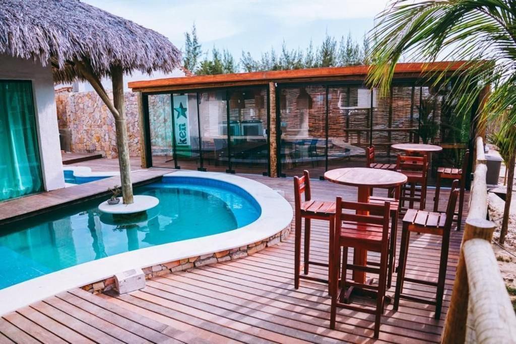 Bangalô de luxo beira mar com piscina privativa na desnubrante praia de Barrinha