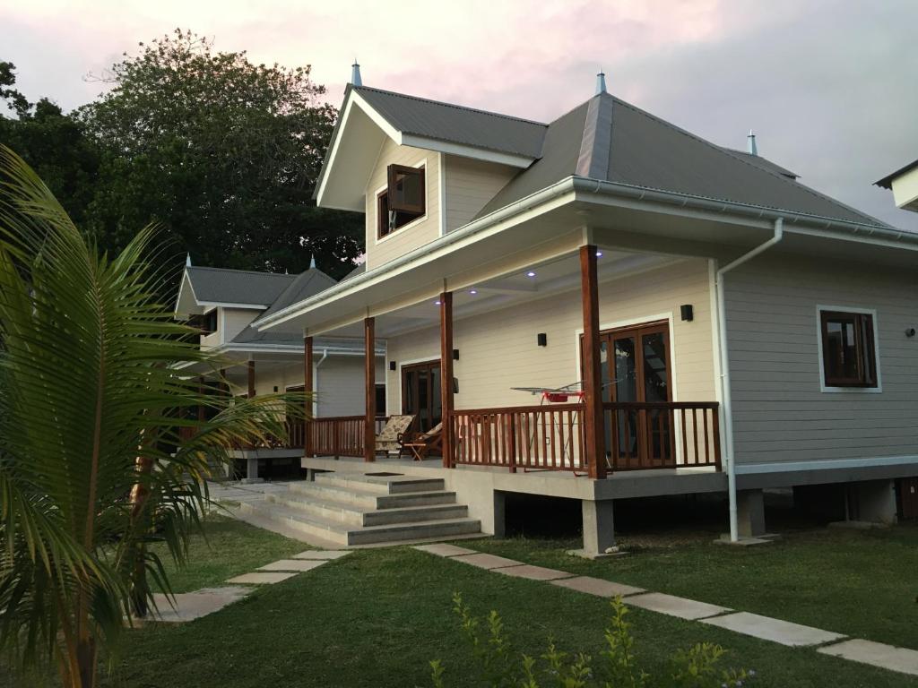 Digwa Beach Chalet photo 1