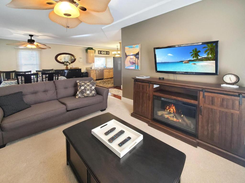 Cozy Family Cottage at the Lakes photo 3