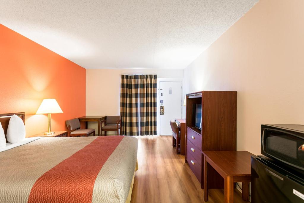 Motel 6-Butte, MT - Historic City Center - Tap to explore photos