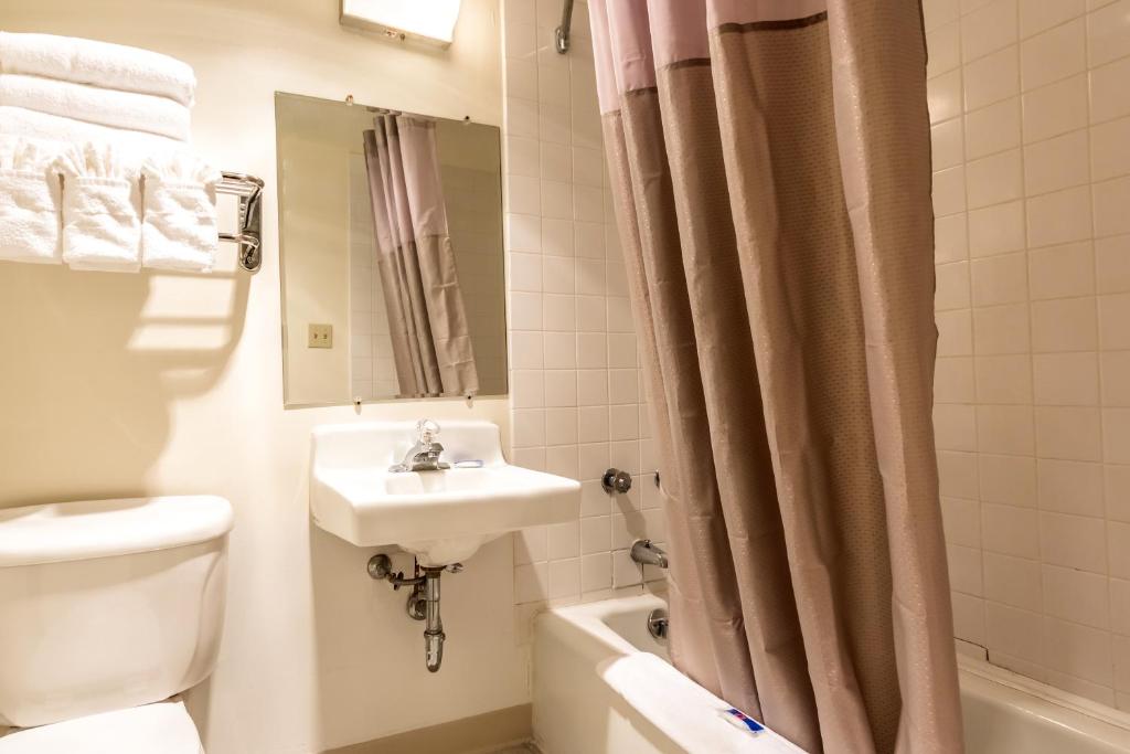 Motel 6 Butte, MT - Historic City Center - Tap to explore photos