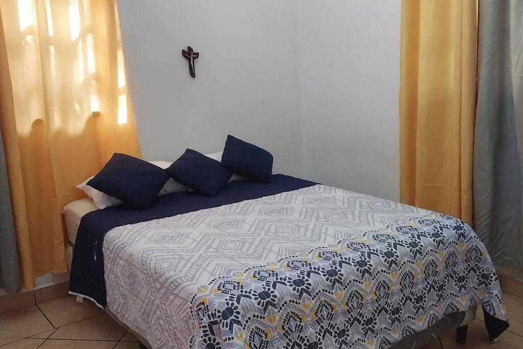 Charming 3 bedroom house photo 3